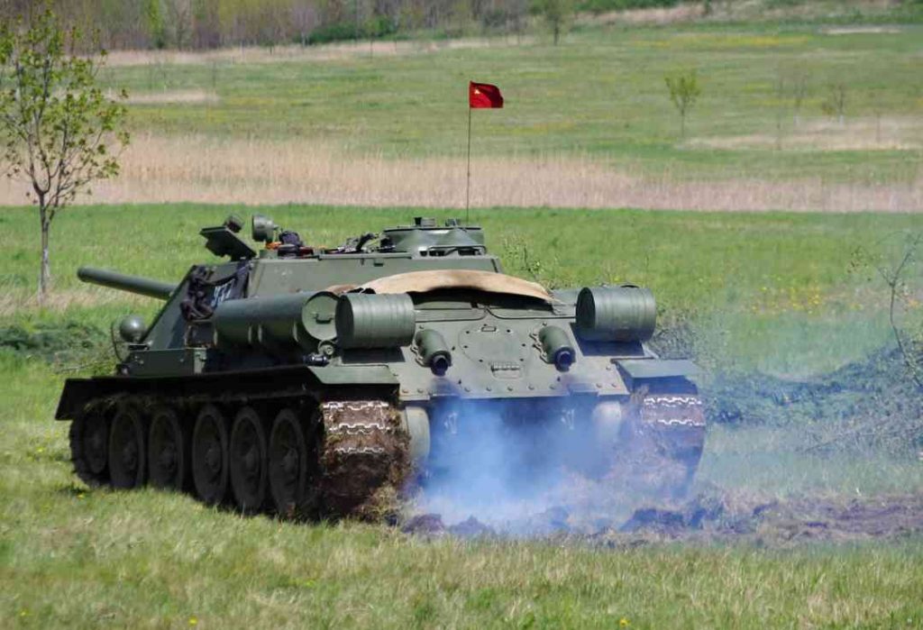 Russian tank near Ukrainian boarder 