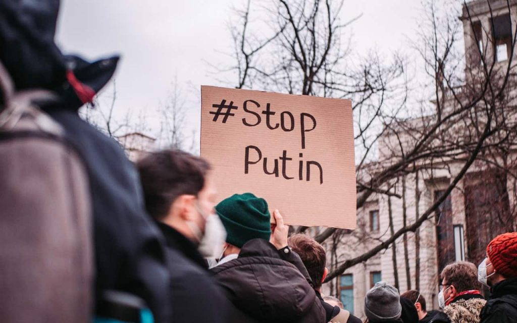 Protest against Putin and international sanctions. 